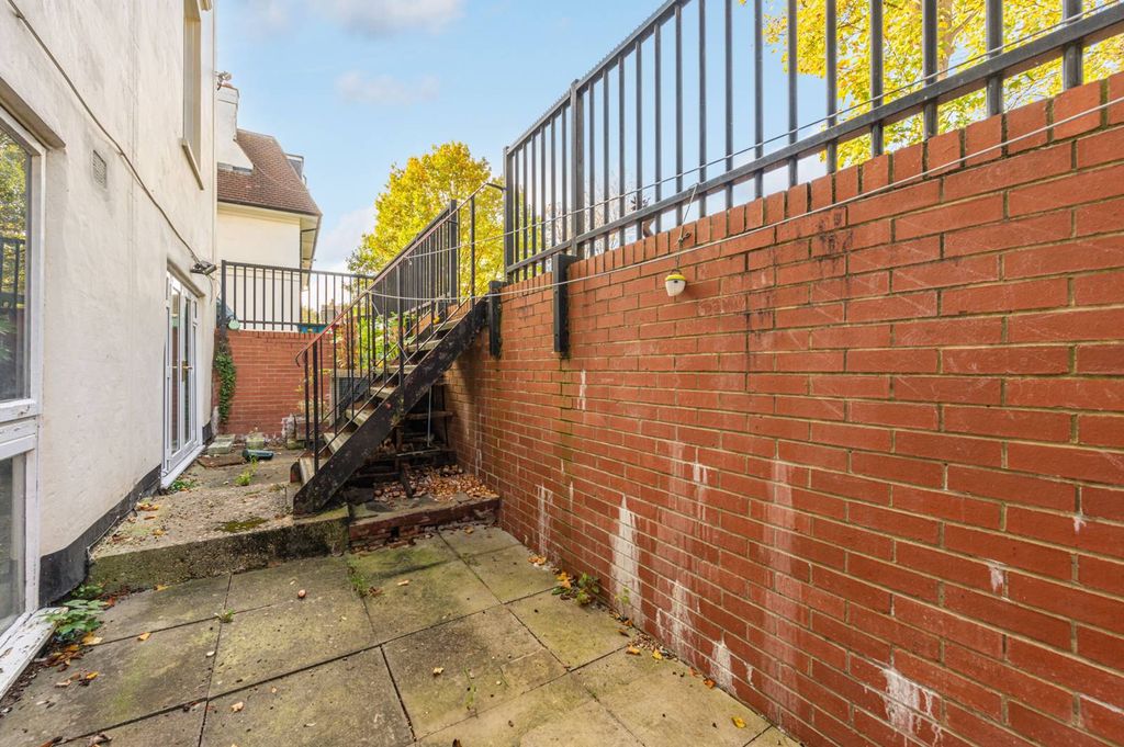 Property photo 3 of 5