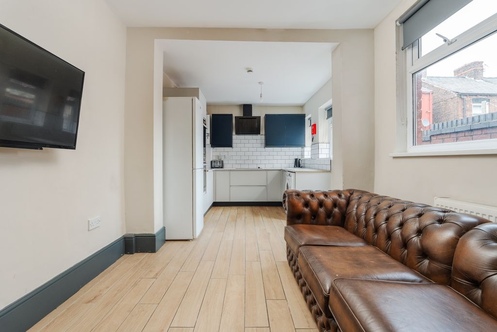 Property photo 2 of 30 26 Malvern-21