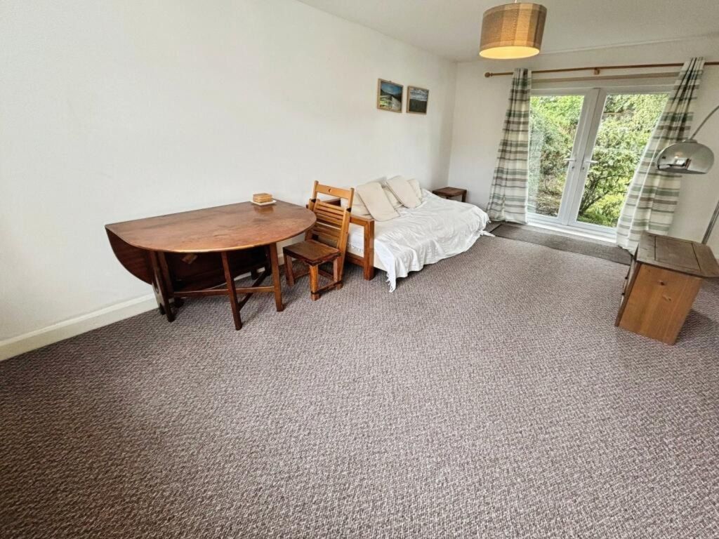 Property photo 1 of 10 Living Room