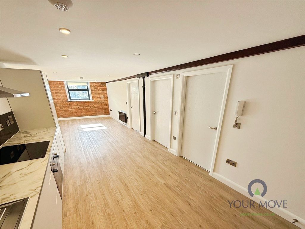 Property photo 3 of 9 Living Space