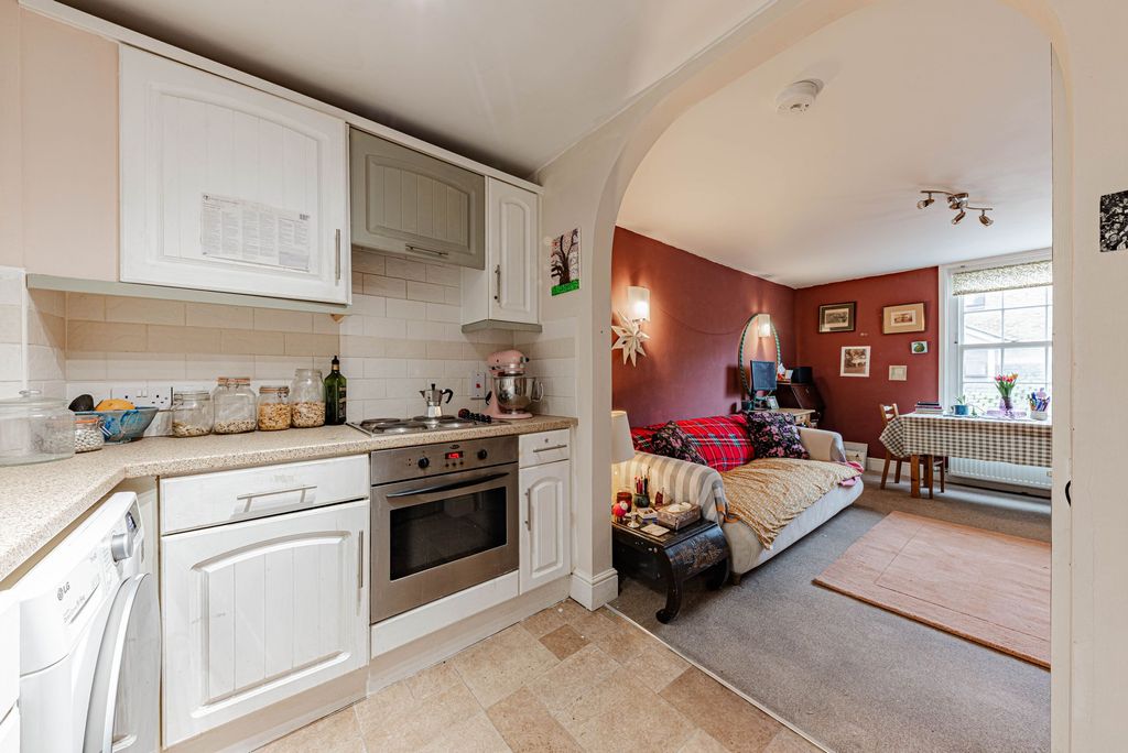 Property photo 3 of 13 Kitchen (1)