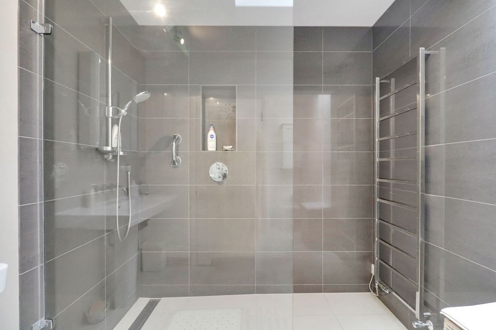 Additional image 18 of 4 bed detached house for salePemberton Road, East Molesey KT8