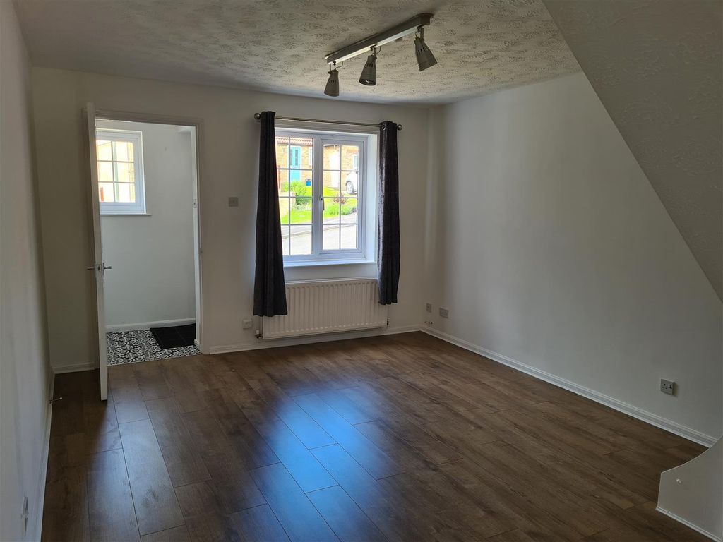 Property photo 3 of 8 4 Cnyf - Lounge 1.Jpg