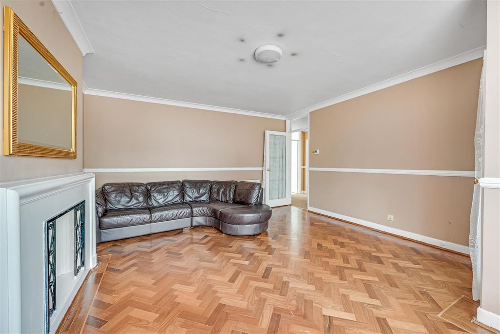 Property photo 3 of 15 11