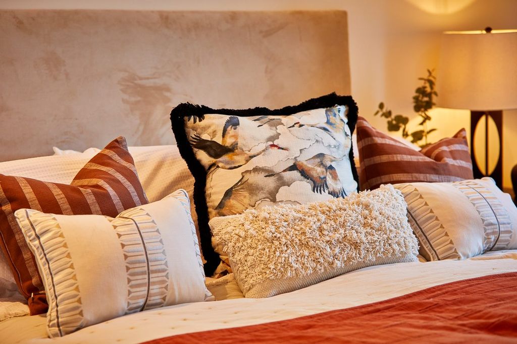 Property photo 1 of 18 Bedroom