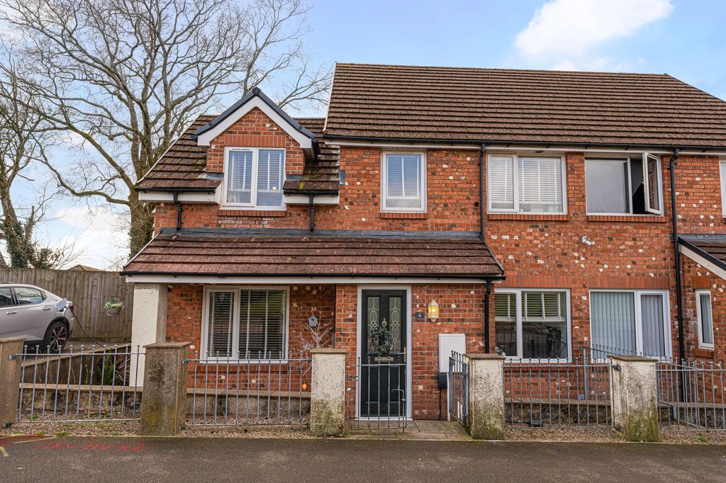 Property photo 1 of 32