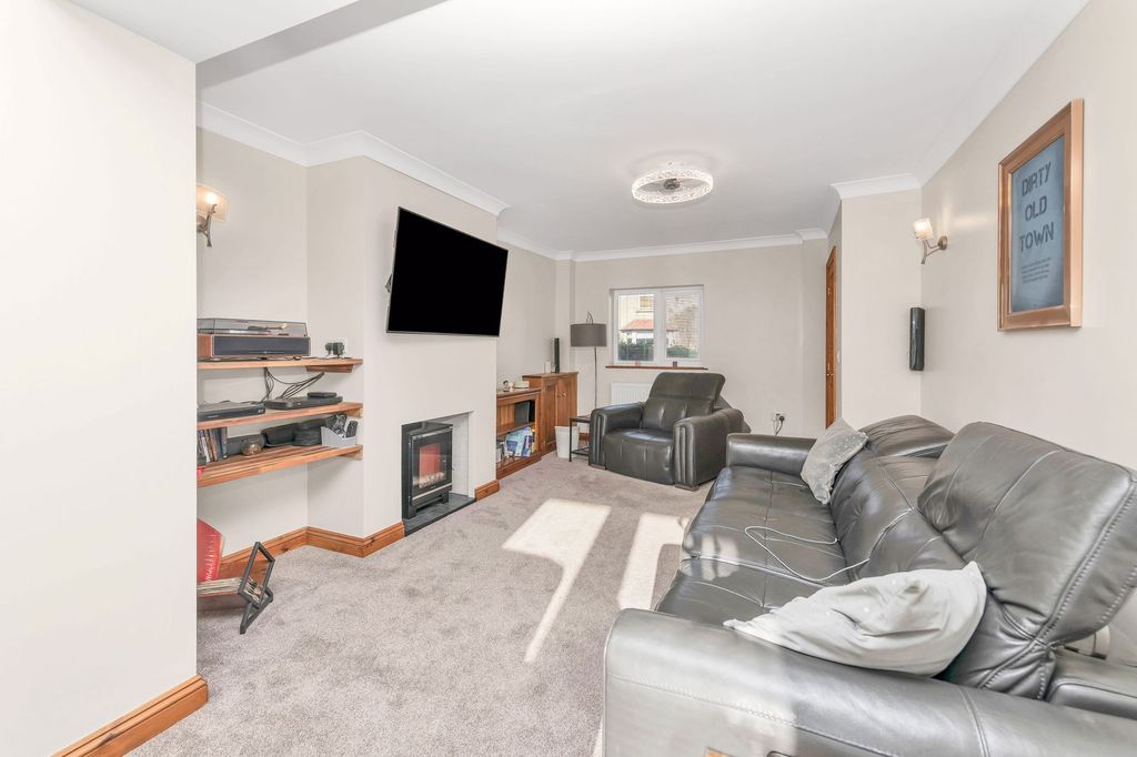 Property photo 3 of 26