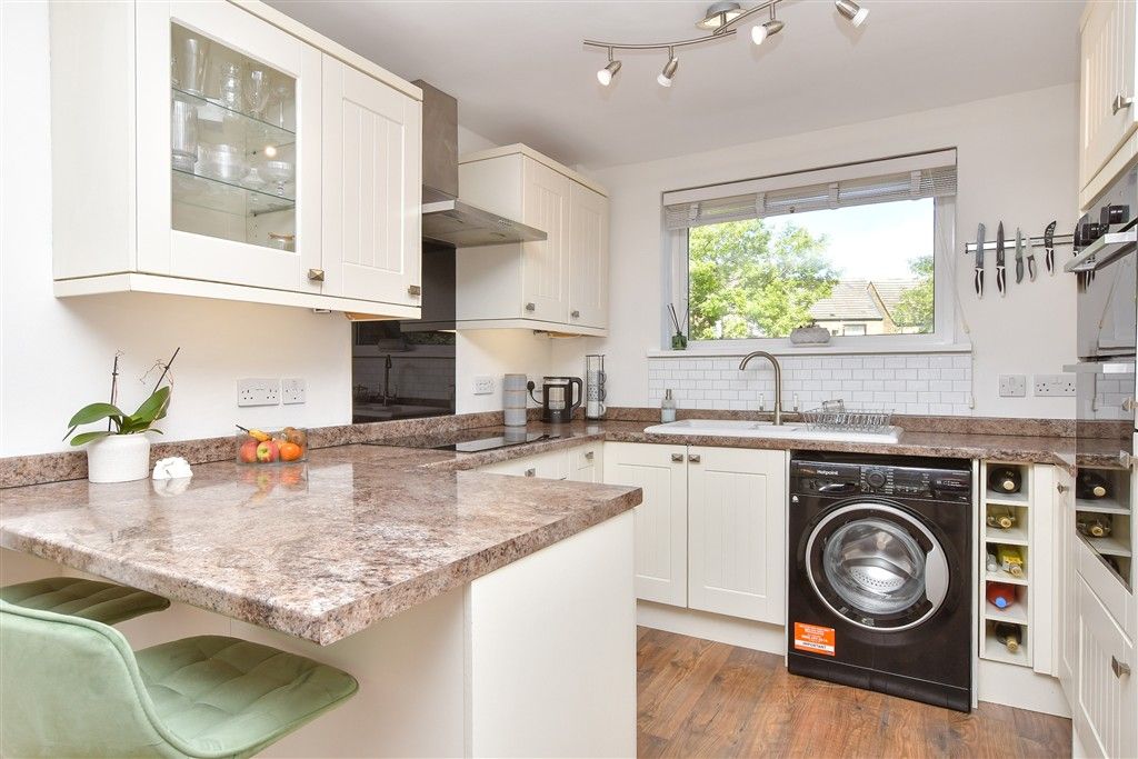 Property photo 2 of 12 Kitchen