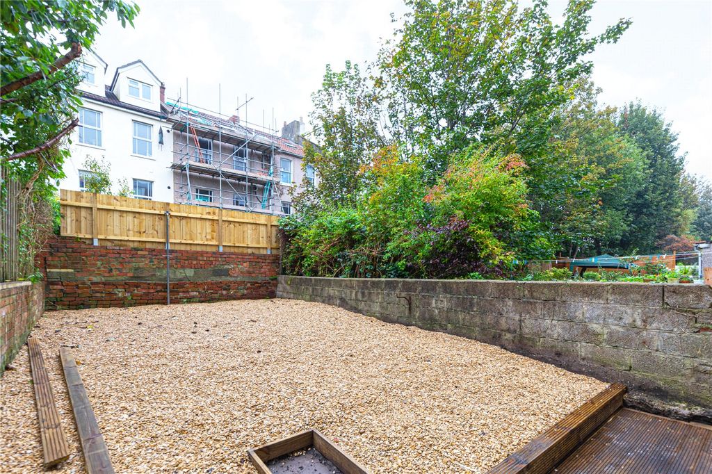 Property photo 3 of 6 Picture No. 16