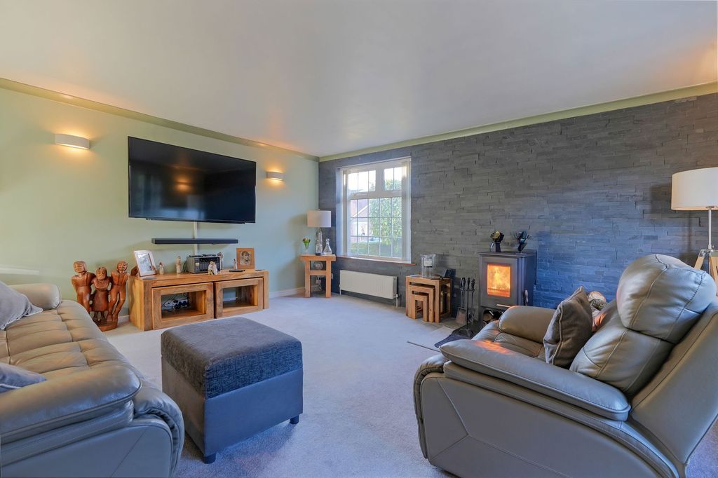 Property photo 2 of 27