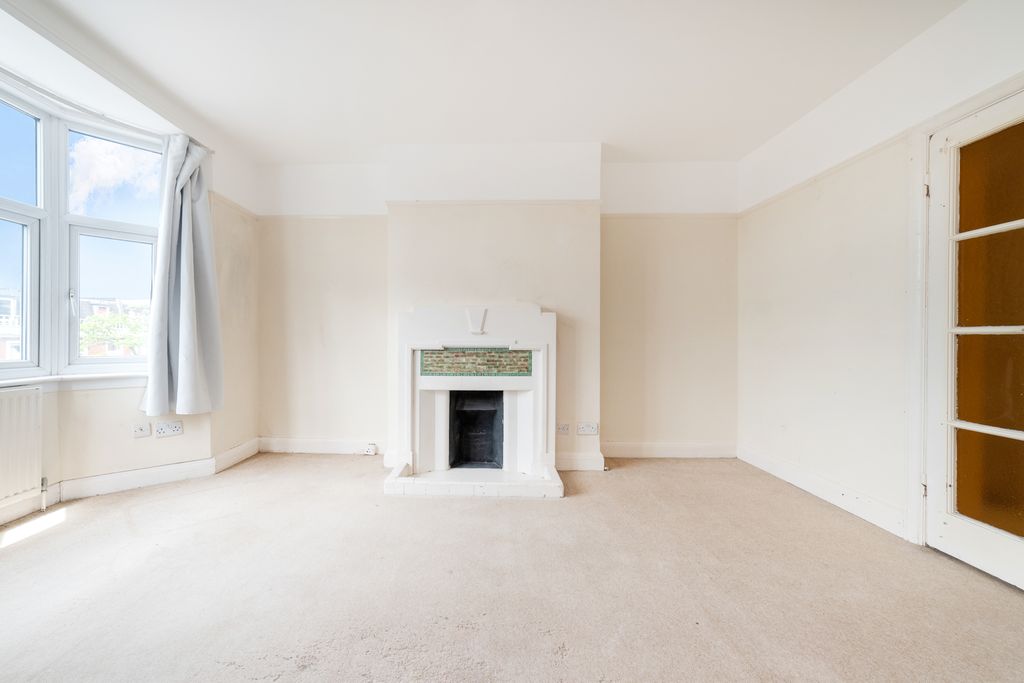 Property photo 3 of 14 Photo 7