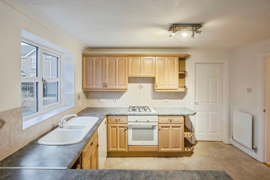 Property photo 2 of 19 Kitchen