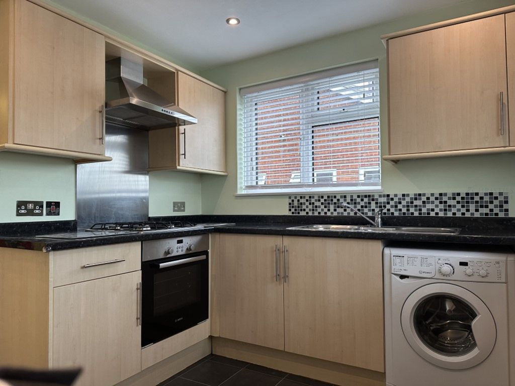 Property photo 3 of 7 Kitchen