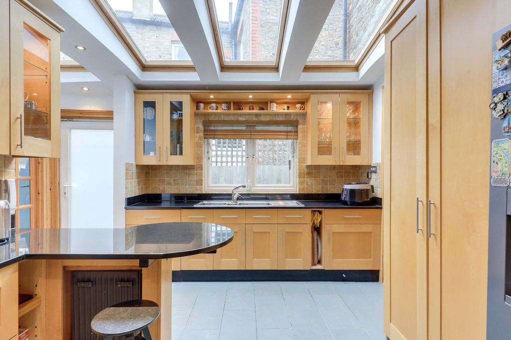 Property photo 3 of 21