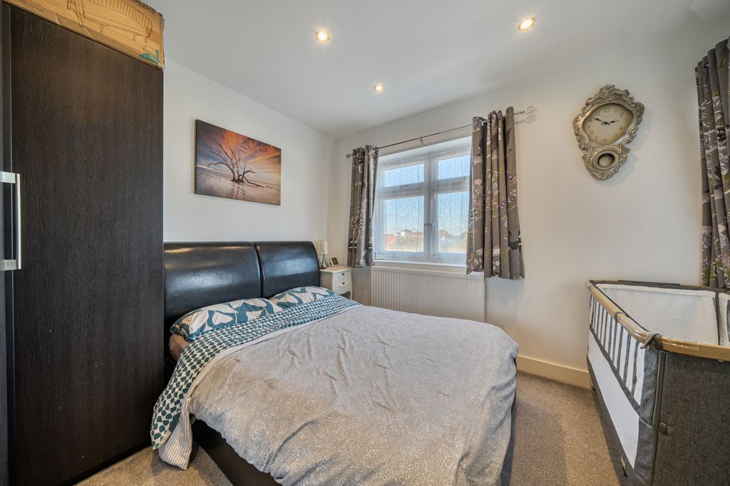 Property photo 2 of 18 1405988-9-698365A...