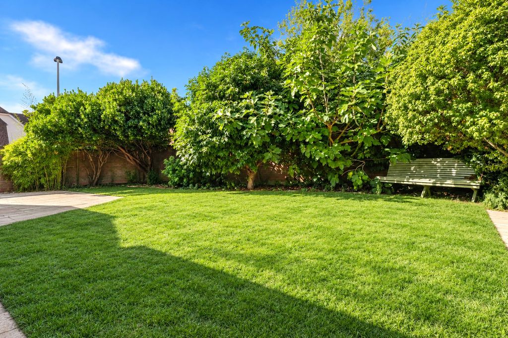 Property photo 2 of 42