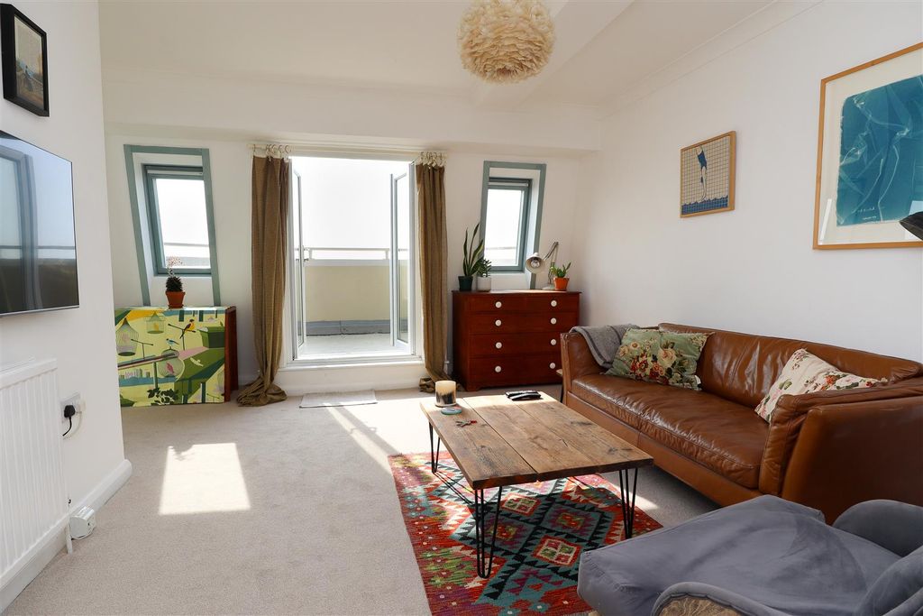 Property photo 2 of 10 Living Room