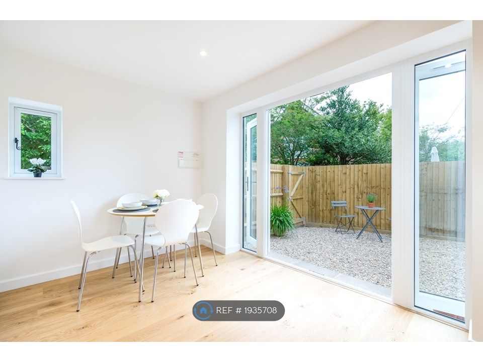 Property photo 3 of 18 Kitchen