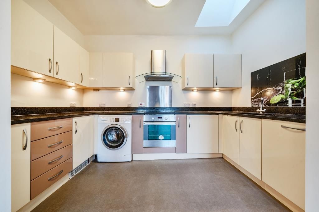 Property photo 1 of 8 Kitchen