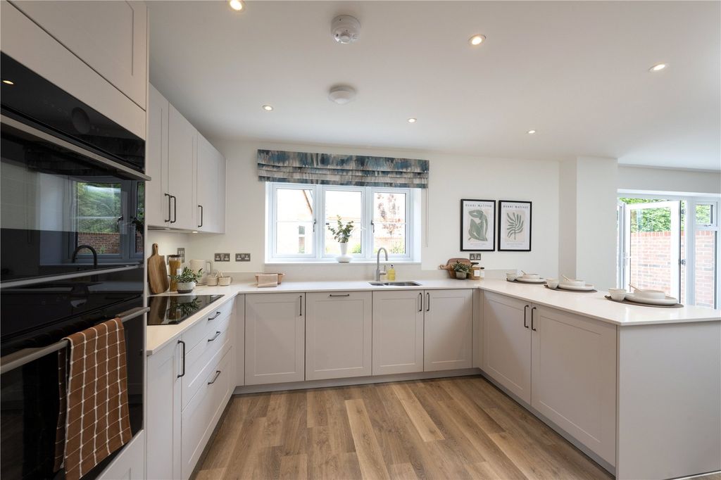 Property photo 3 of 9 Kitchen
