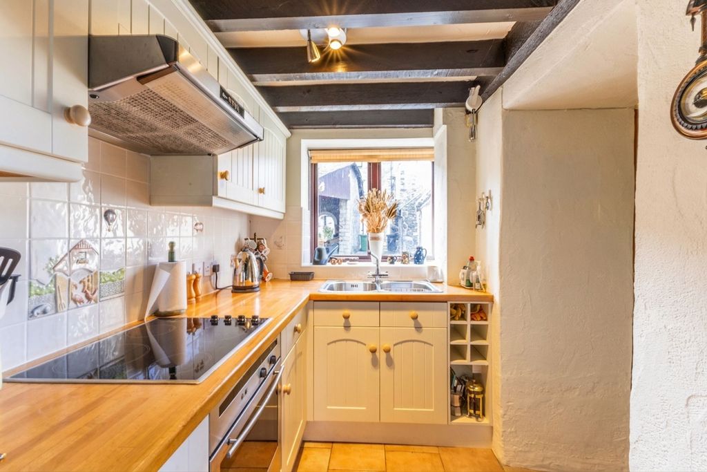 Property photo 2 of 23