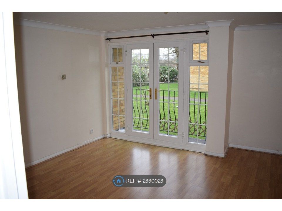 Property photo 3 of 9 Lounge