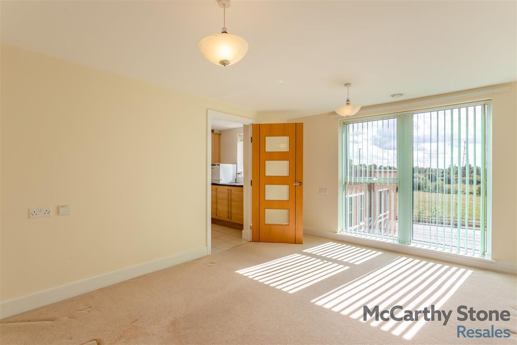 Property photo 2 of 22 8662936-Interior05.Jpg