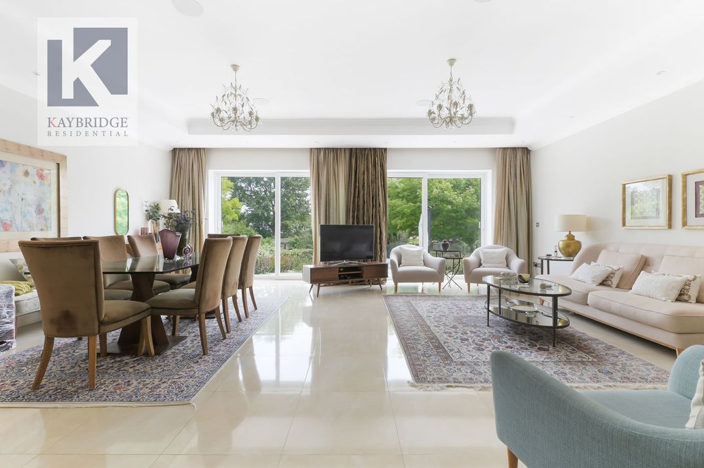 Property photo 2 of 18 The Warren, Worcester Park - Kt4 7DL