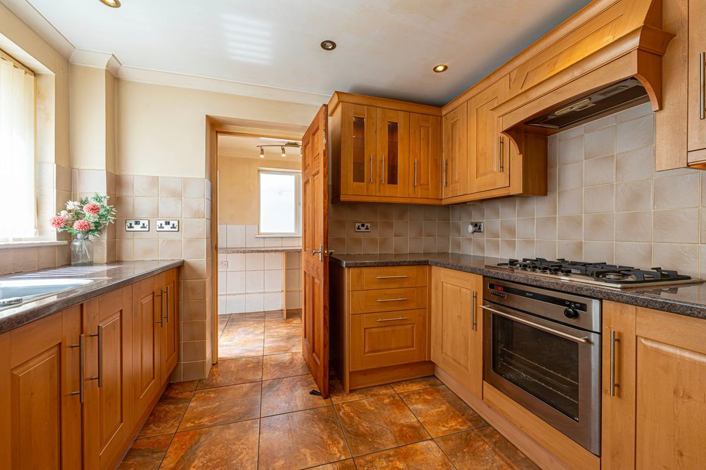Property photo 2 of 33