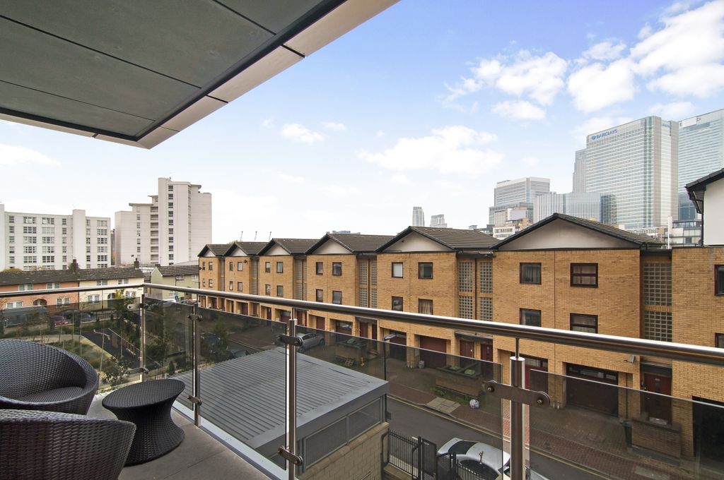 Property photo 3 of 7 Balcony