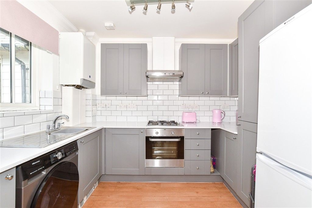 Property photo 3 of 11 Kitchen