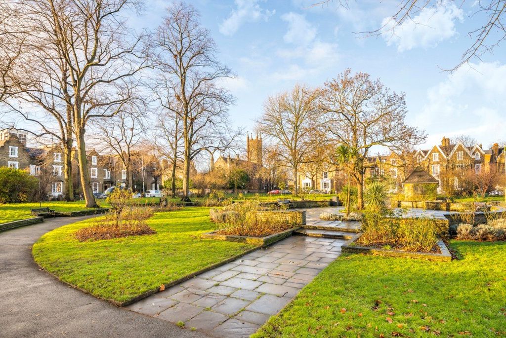 Property photo 2 of 12 Picture No. 32