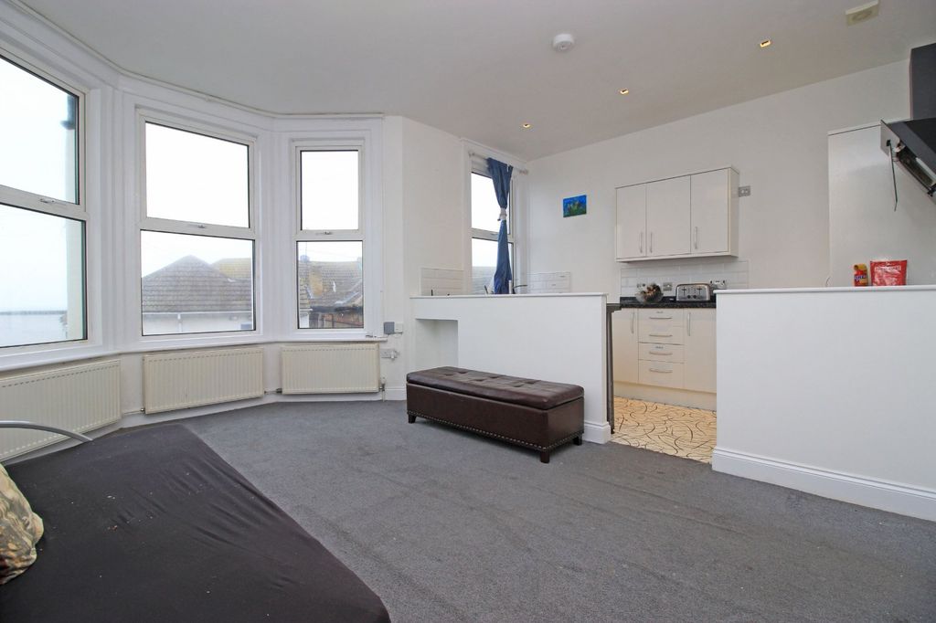 Property photo 2 of 15 Picture No. 13