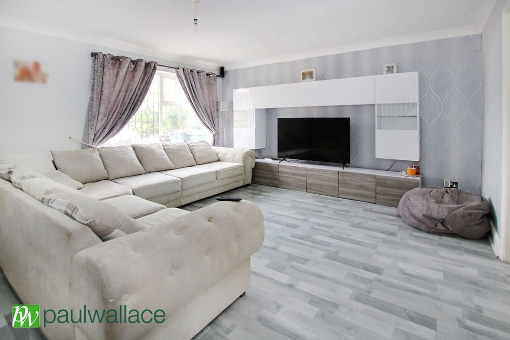 Property photo 3 of 14 Lounge