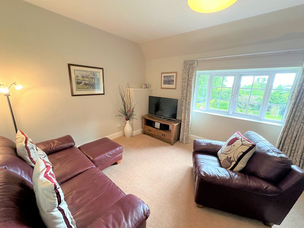 Property photo 2 of 25