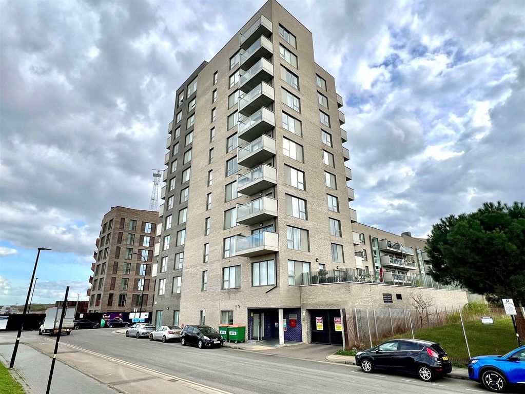 Property photo 2 of 10 Flat For Sale At Gallions Reach, E16 By Barrain Lo