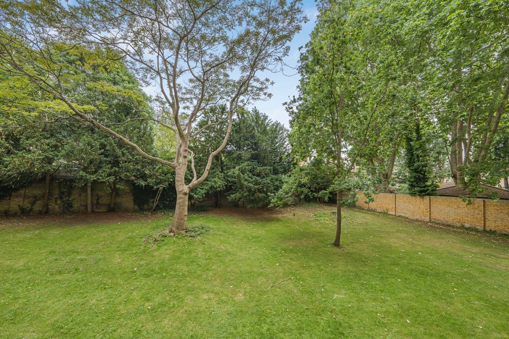 Property photo 3 of 8 Picture No. 11