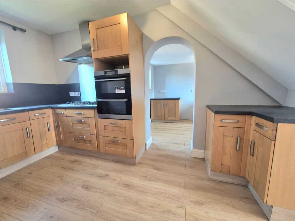 Property photo 3 of 14 Kitchen