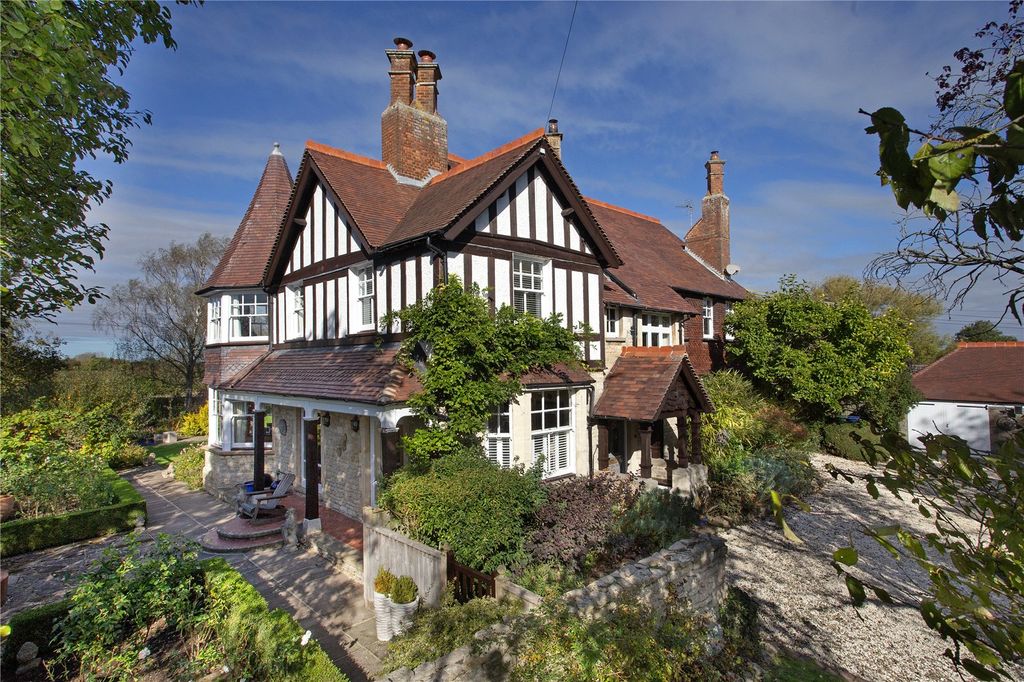 Property photo 1 of 20 Side Elevation