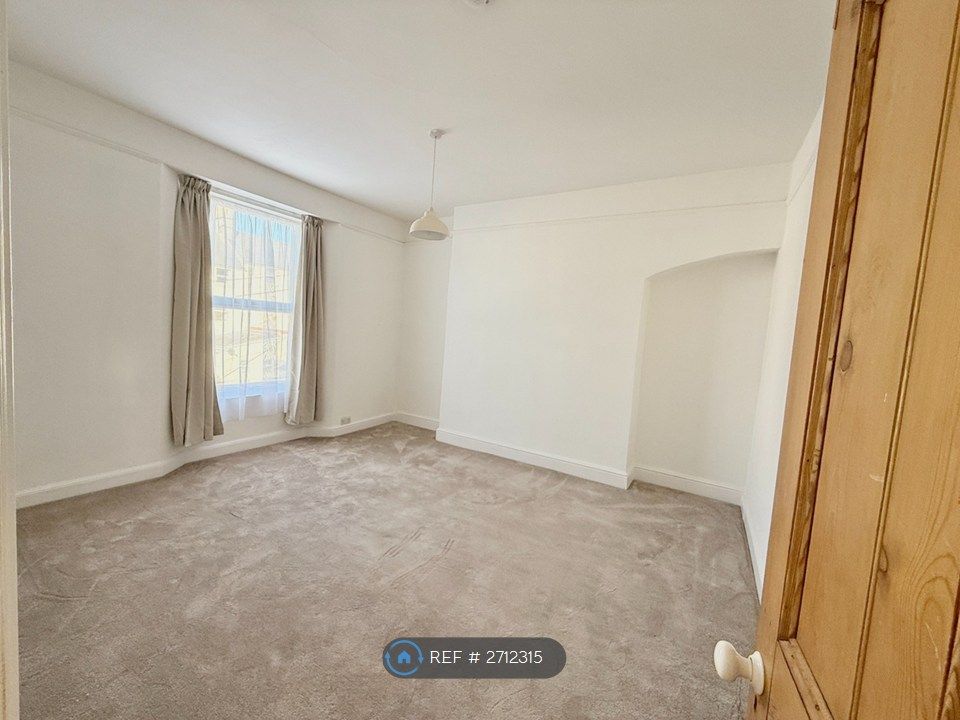 Property photo 3 of 7 Bedroom