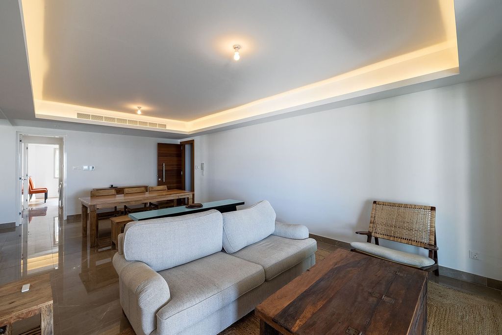 Property photo 2 of 28