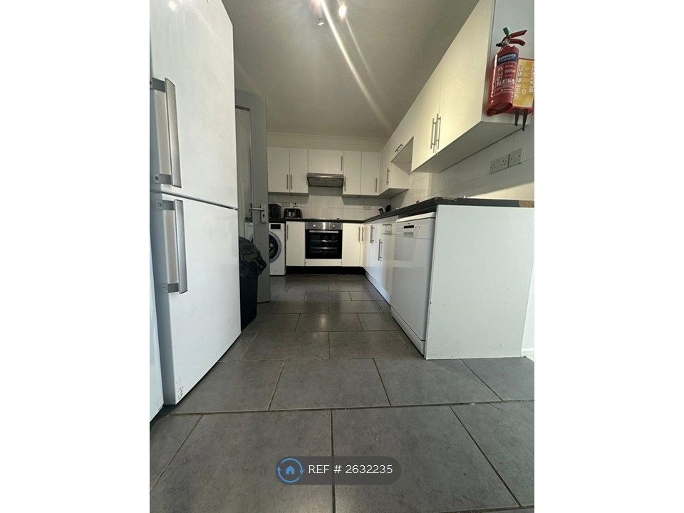 Property photo 2 of 7 Kitchen