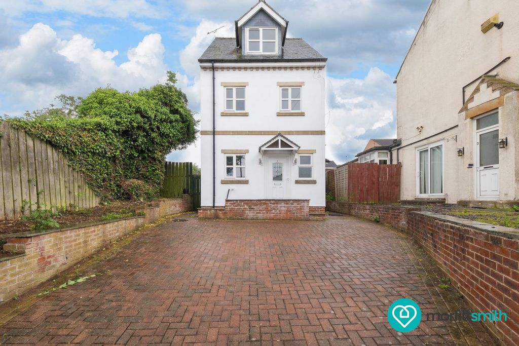 Property photo 2 of 24