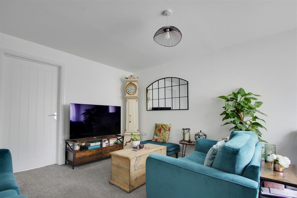 Property photo 3 of 15 Lounge