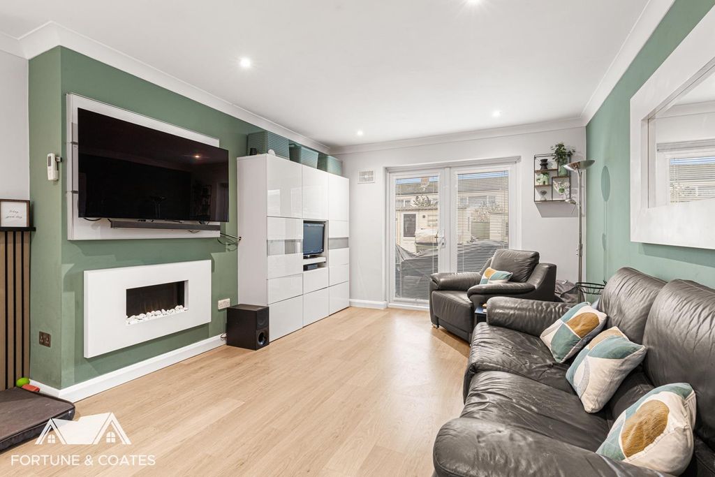 Property photo 2 of 21 Thefortunes_20.Jpg