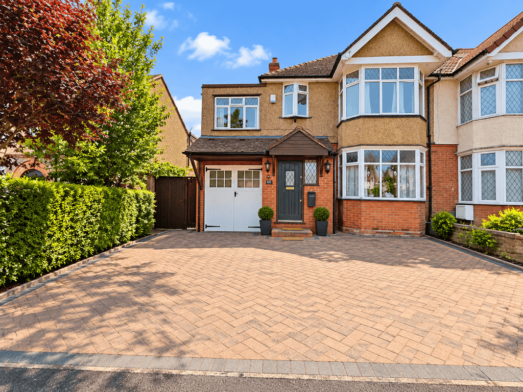 Property photo 1 of 11 4-Bedroom Family Home In A Sought-After Location