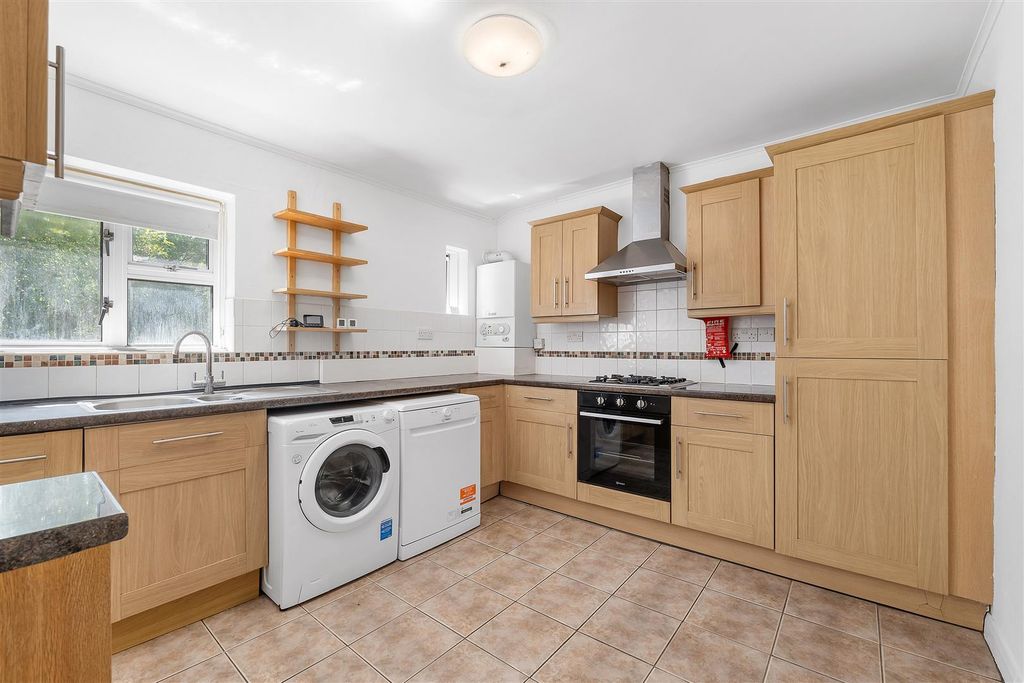 Property photo 2 of 13 Magpie Hall Close, Br2 8Jq17-Hdr.Jpg