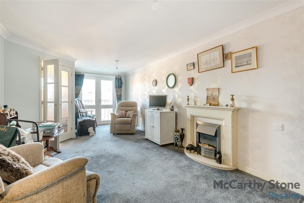 Property photo 2 of 12 8672121-Interior08.Jpg