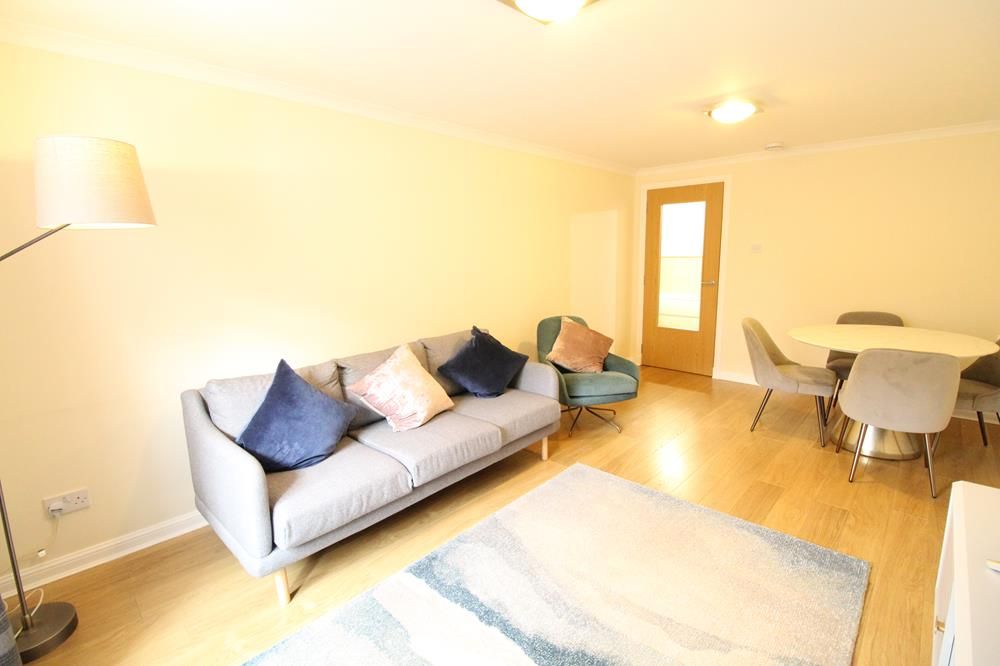 Property photo 2 of 11 Lounge