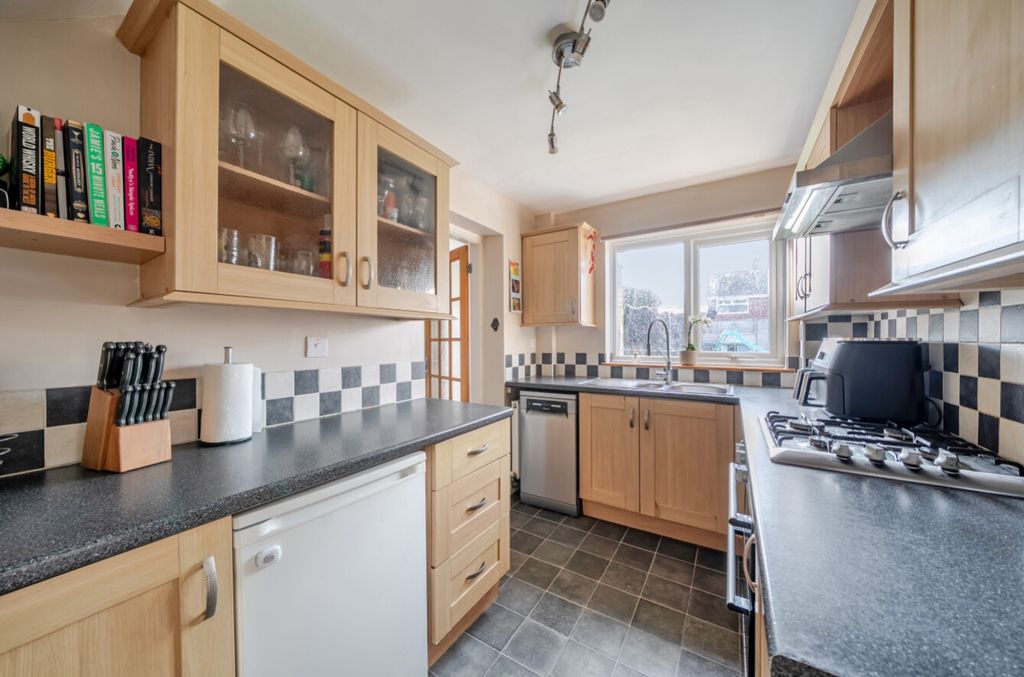 Property photo 3 of 26 1416319-9-69935Af21d003